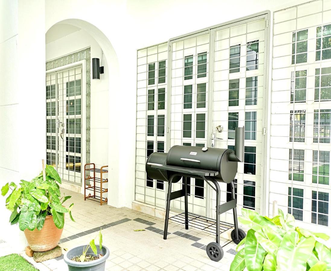 527 Beachhouse L 5 Bedroom With Swimming Pool - 3Min Walk To The Beach Танджунг Бунга Екстериор снимка